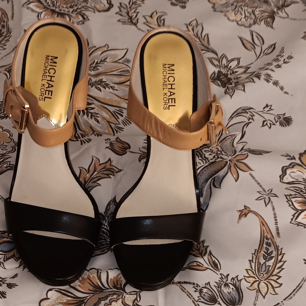 Beautiful Michael Kors Sandals! - Picture 3 of 4